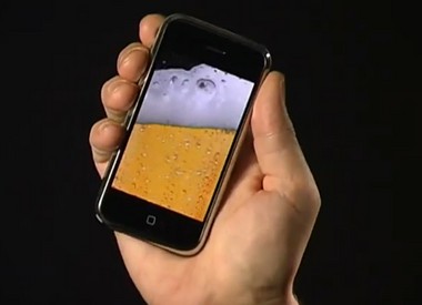Smartphone muestra cerveza